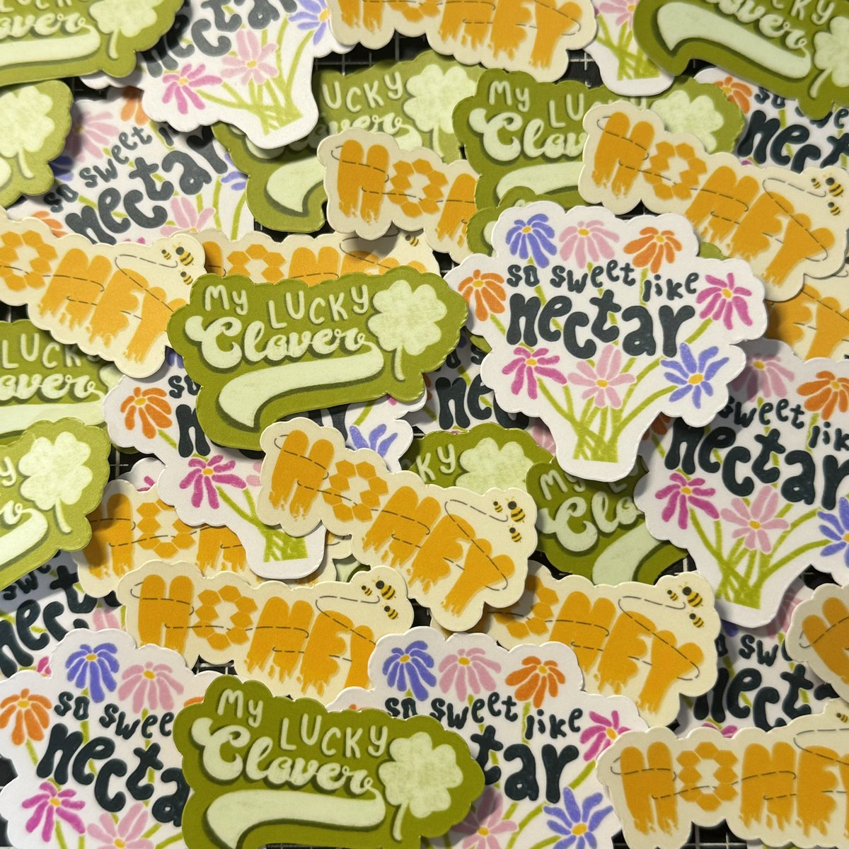 gomawoahph's tweet image. ⊹ ࣪ ˖₊˚⊹⋆ so sweet like nectar ♪

get these tbz lyric stickers at #TheBScribblesSociety

pre-order for pick-up
🌤️ 07/15 - 07/22
🗓️ 08/04 @ mabuhay tea house
🛒bit.ly/3y57sUv

for non-attendees who want to order, send us a dm ♡