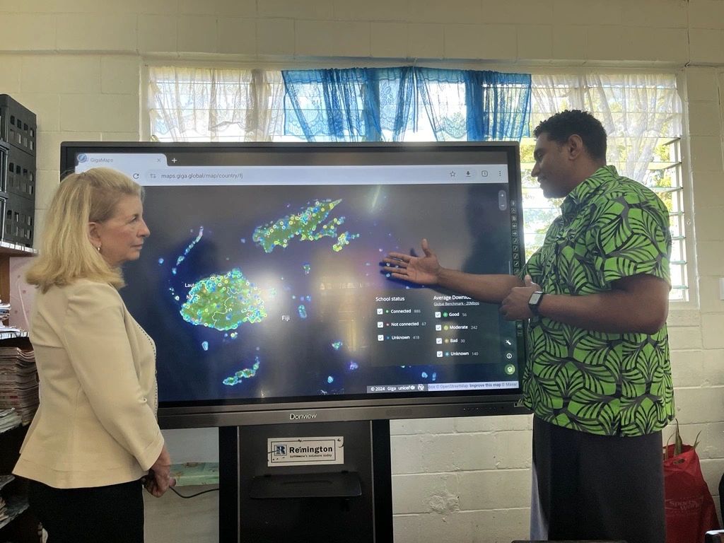 Gigaglobal's tweet photo. Our #GigaChampion from @UNICEFPacific, together with the @FijianEducation, presented the progress of Giga’s project to @unicefchief Catherine Russell. She expressed that Fiji's experience would set an example for the Pacific region &amp; that other island nations will follow suit. https://t.co/RhRN15qMhm