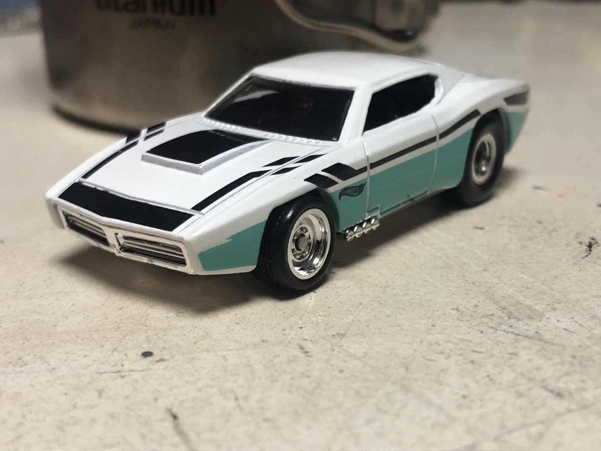 porschegmbh's tweet photo. #ホットウィール  #HotWheels  #customOtto ノーマルがやぼったいカスタムオットーを何とかしたくて細部塗装とリアルライダー化🛞何とかなったのか？
 そいや、ストライプがホットウィールマークになってた(*^^*) https://t.co/cprP94ANFC
