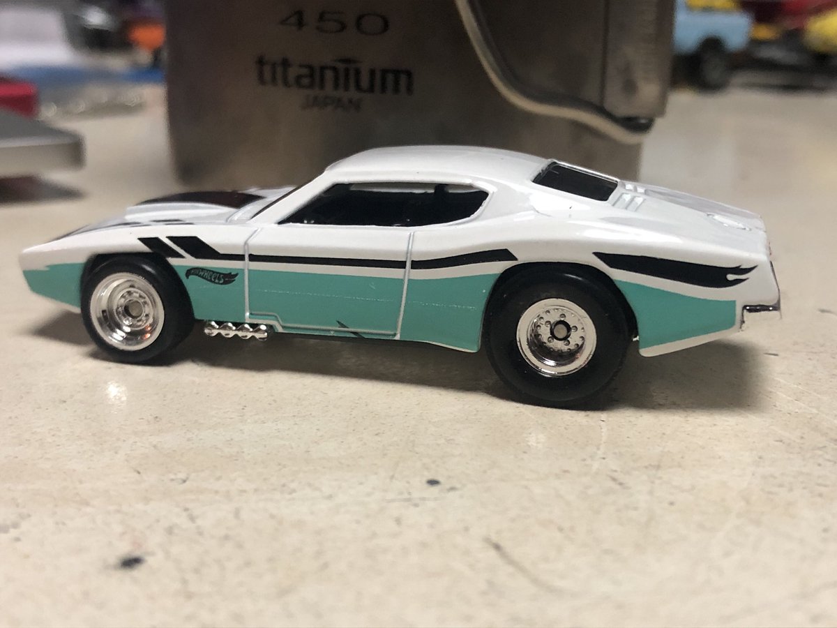 porschegmbh's tweet photo. #ホットウィール  #HotWheels  #customOtto ノーマルがやぼったいカスタムオットーを何とかしたくて細部塗装とリアルライダー化🛞何とかなったのか？
 そいや、ストライプがホットウィールマークになってた(*^^*) https://t.co/cprP94ANFC