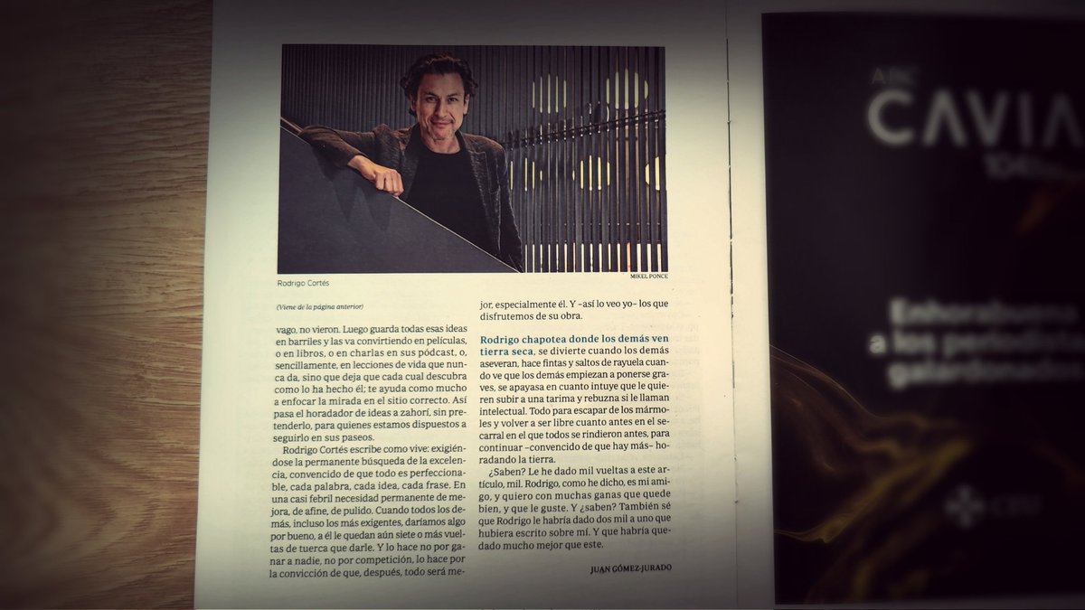 rodrigocortes's tweet photo. Dos consejos: 1. Si vas a ser portada de @abc_es, asegúrate de que sea por algo alegre. 2. Si un amigo te escribe algo bonito en el minidiario de la cena de los #Cavia, intenta que te lo diga antes, para tener preparada la reacción.

Gracias, Juan. (Emoticono de corazón). https://t.co/ztx2KzkX1o