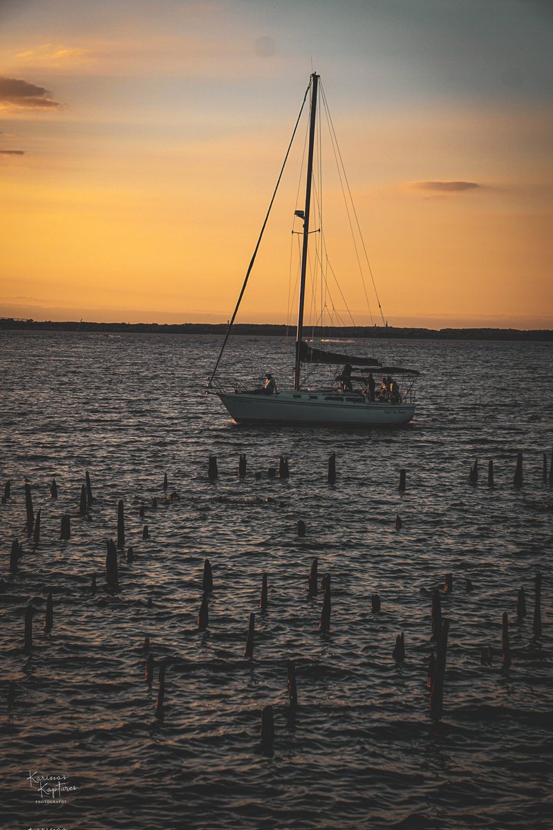 KarissasKapture's tweet photo. The pessimist complains about the wind; the optimist expects it to change; the realist adjusts the sails.

#KarissasKaptures #KeyportNJ #SailBoat #nautical_images #nauticaladventures #sailboat⛵️  #Sonya6000 #SonyAlpha #SonyCamera #SonyPhotography #FridayFeeling #FridayVibes https://t.co/hBhQfalv9f