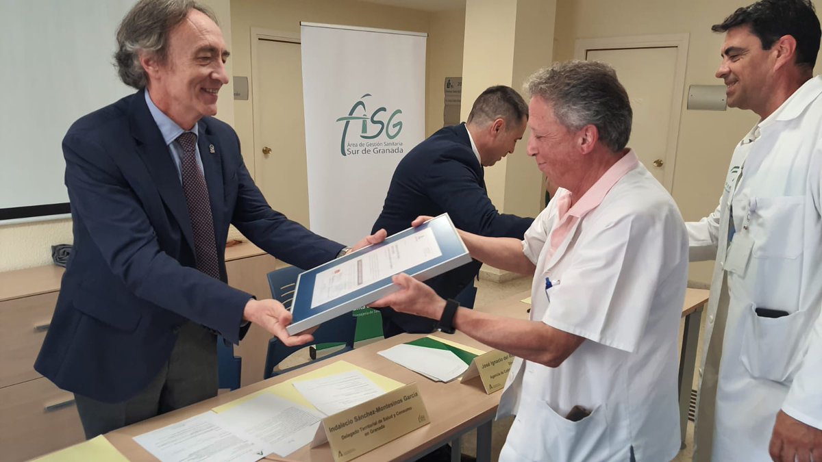 saludsurgranada's tweet photo. ✴️ La Unidad de Gestión Clínica Motril Centro ha logrado el reconocimiento de la @calidadACSA que acredita su excelencia en nivel avanzado. Gracias a los profesionales que lo han hecho posible por su compromiso vocacional. ¡Enhorabuena!
@saludand
@JuntaGranada @BeaML71 https://t.co/Ao3us30joV