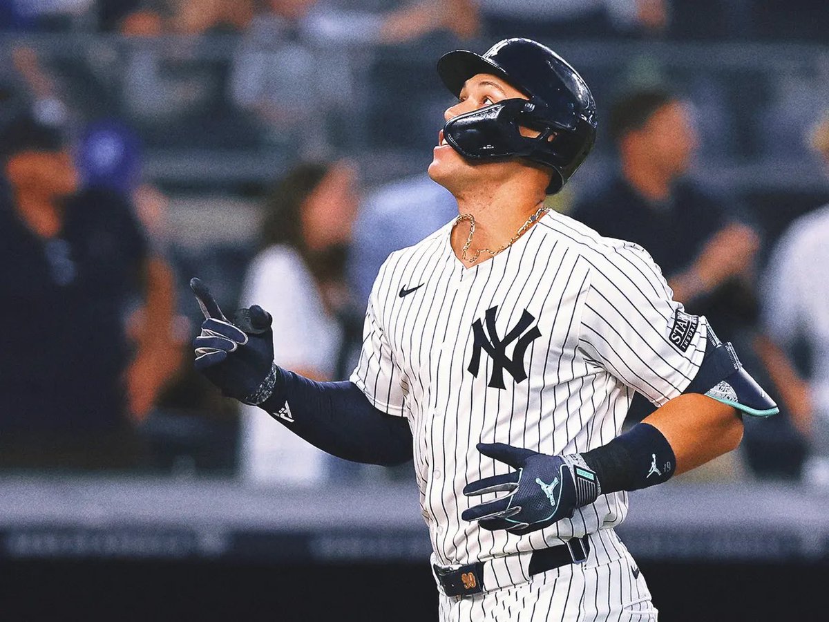 JimmyRandazzo's tweet photo. If Aaron Judge hits a HR tonight someone who retweets and is following is winning a shirt. Comment your size. Let’s go Yankees. https://t.co/orQA5YE8Yv