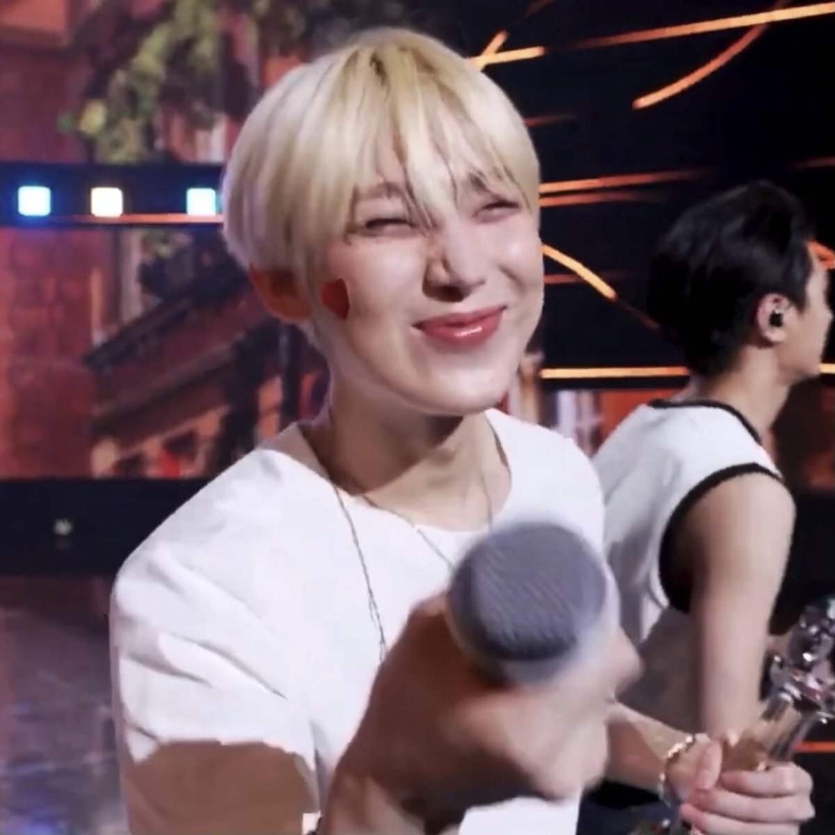 filmksw's tweet photo. my smiley noo 🥺 https://t.co/ozQkuLF8wa