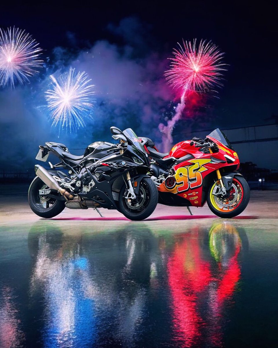 Bikeporn1000's tweet image. Ducati Panigale 

#FlashyFriday #CustomBikes #BikeArt #VibrantRides #BikePor