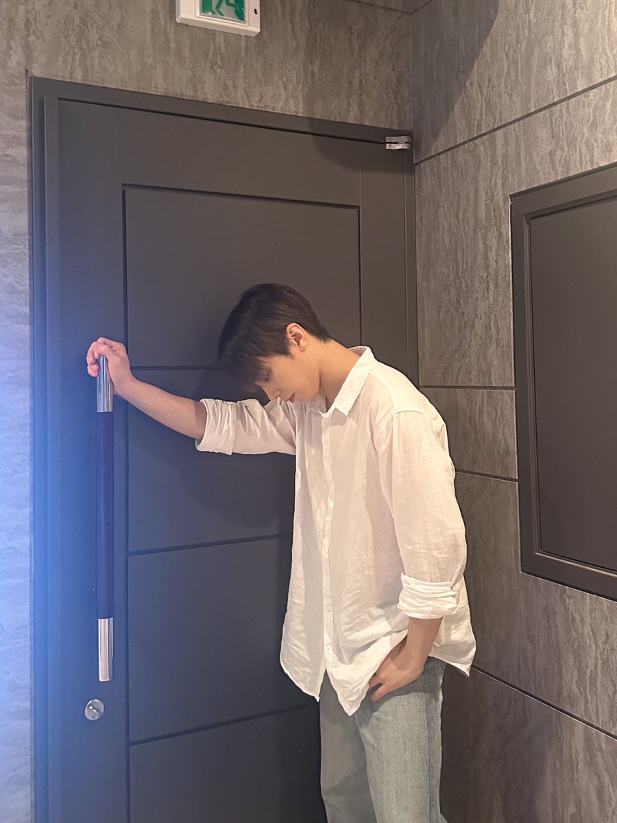 wonijin_ent's tweet photo. [📸]
240719 팬사인회 : 애플뮤직

\랔랔‼️/
문이 열리네요〰️
라키가 들어오죠🎶

오늘도 하모 마음에 출석 완💕

#라키 #ROCKY
#하모 #HAMO
#BLANK #JEALOUSY https://t.co/ZfRmbcqYNm