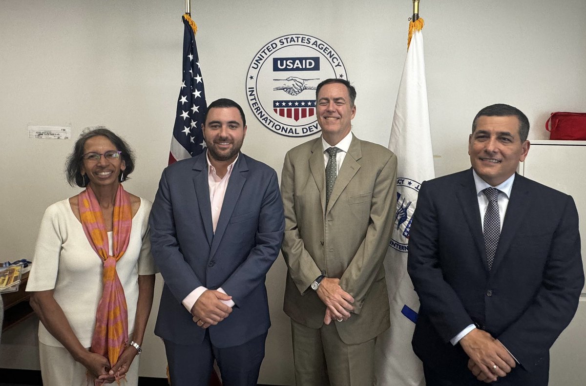 YamilHAranaP's tweet photo. La gran experiencia de @USAID va a ser protagónica en nuestros esfuerzos por cerrar la brecha de género que existe en la generación de ingresos de la población. 

Una reunión clave que nos permitió definir los pasos que daremos para impulsar nuevas iniciativas de innovación dirigidas a comunidades afro e indígenas. 

¡Bolívar merece mucho más!
#BolivarSeTomaWashington