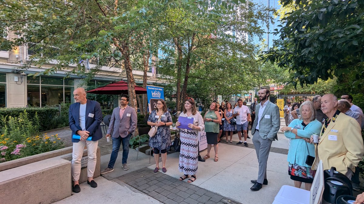 Business After 5, a great place for networking and meeting with like minded people. <a href="/LdnOntChamber/">London Chamber of Commerce</a>