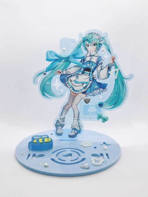 今回は【3つのみ】で、デコアクスタも作ってみました!!キラキラ可愛いがお好きな方にお迎えして頂けたらと思います 