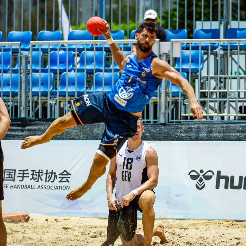 RFEBalonmano's tweet photo. 🔴 Esta es la convocatoria de los #HispanosArena para disputar el Global Beach Tour

🧐 Consulta quiénes son los 1⃣0⃣ jugadores elegidos por Juan Antonio Vázquez

📰 Toda la información 👇