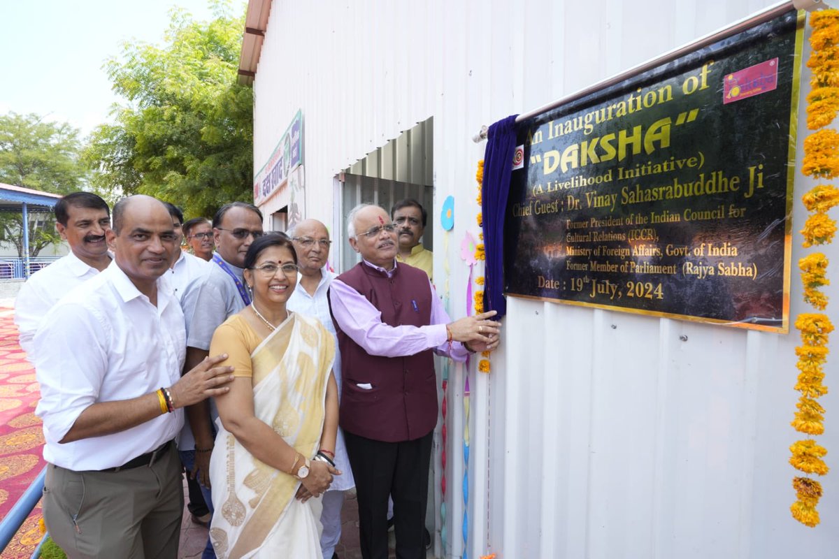 Vinay1011's tweet image. Inaugurated a livelihood promotion Unit of Daksh Empower Ability Foundation under the roof of RMKM. Astonished to see the employment generation drive amongst differently abled youths in Ajmer, Rajasthan.