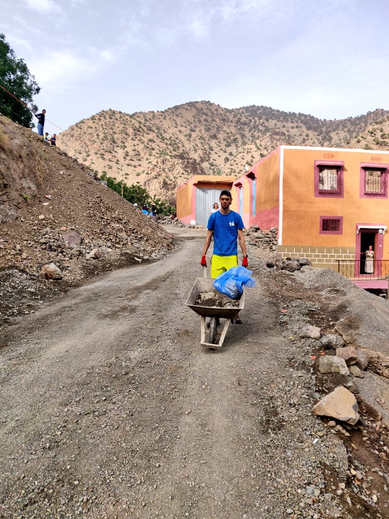 MrVisGeography's tweet photo. Second day of project work in Tizi Oussem and we are making progress despite rush our traffic (see first picture) ⚒️ Still loads to do but trucks now have more room to pass 🚚 We even had time for tea on the side of the road whilst having a break 🍵 #RGSExpedition2024 https://t.co/6utCt92uX9