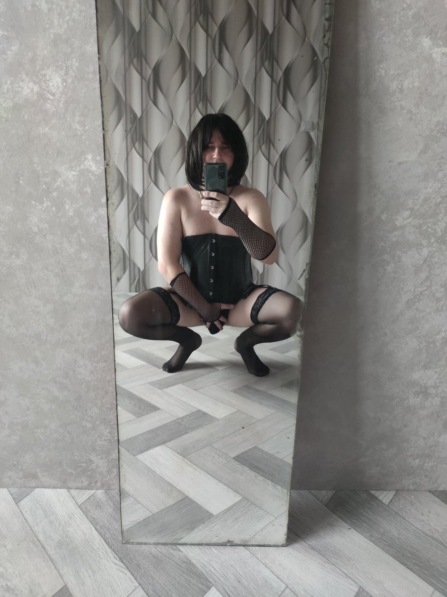 Sissy_SnowBunny tweet media