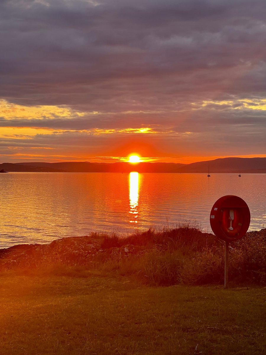 EmctScott's tweet photo. Doing my best to change this idea it only ever rains in Largs! https://t.co/OhaAThACAK