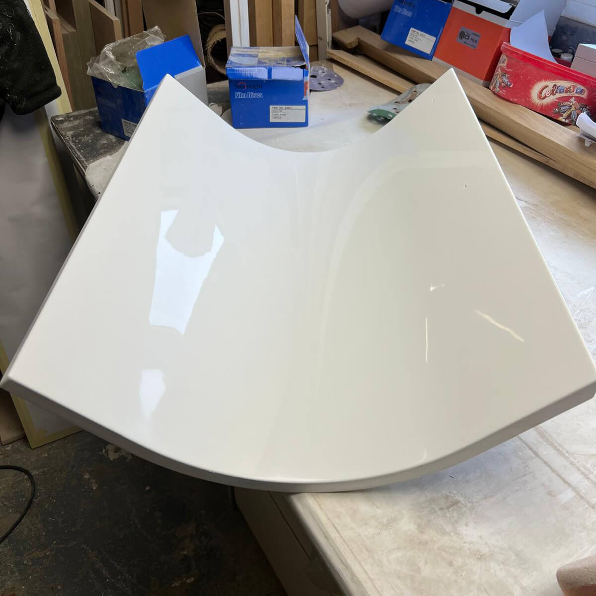 Delighted to help a customer recently who walked into our kitchen showroom with a curved door that had a cracked gloss laminate.
Not quite an exact match, but our finisher stripped the door &amp; apply a spray painted finish which is almost indistinguishable.
hkuk.co.uk/shop/replaceme…