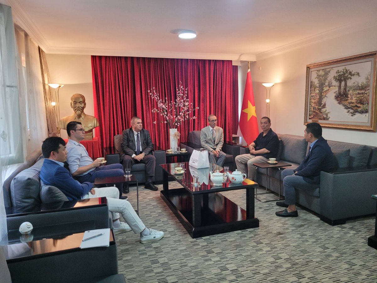 On July 4, Ambassador Do Son Hai received representatives of the Vietnam Education and Friendship Association at the Embassy headquarters.