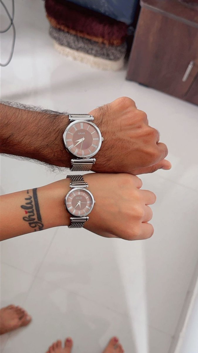 GalaxyWatches's tweet image. 𝐄𝐱𝐩𝐞𝐫𝐢𝐞𝐧𝐜𝐞 𝐭𝐢𝐦𝐞 𝐭𝐨𝐠𝐞𝐭𝐡𝐞𝐫 𝐰𝐢𝐭𝐡 𝐭𝐡𝐞 𝐆𝐚𝐥𝐚𝐱𝐲 𝐰𝐚𝐭𝐜𝐡, 𝐆𝐚𝐥𝐚𝐱𝐲 𝐌𝐞𝐠𝐞𝐧𝐝𝐚 𝐂𝐨𝐮𝐩𝐥𝐞 𝐖𝐚𝐭𝐜𝐡 𝐂𝐨𝐥𝐥𝐞𝐜𝐭𝐢𝐨𝐧 where precision meets passion. #couplewatches #TimelessTrend #BudgetStyle #FashionWatches

Model - @mansikriplani_