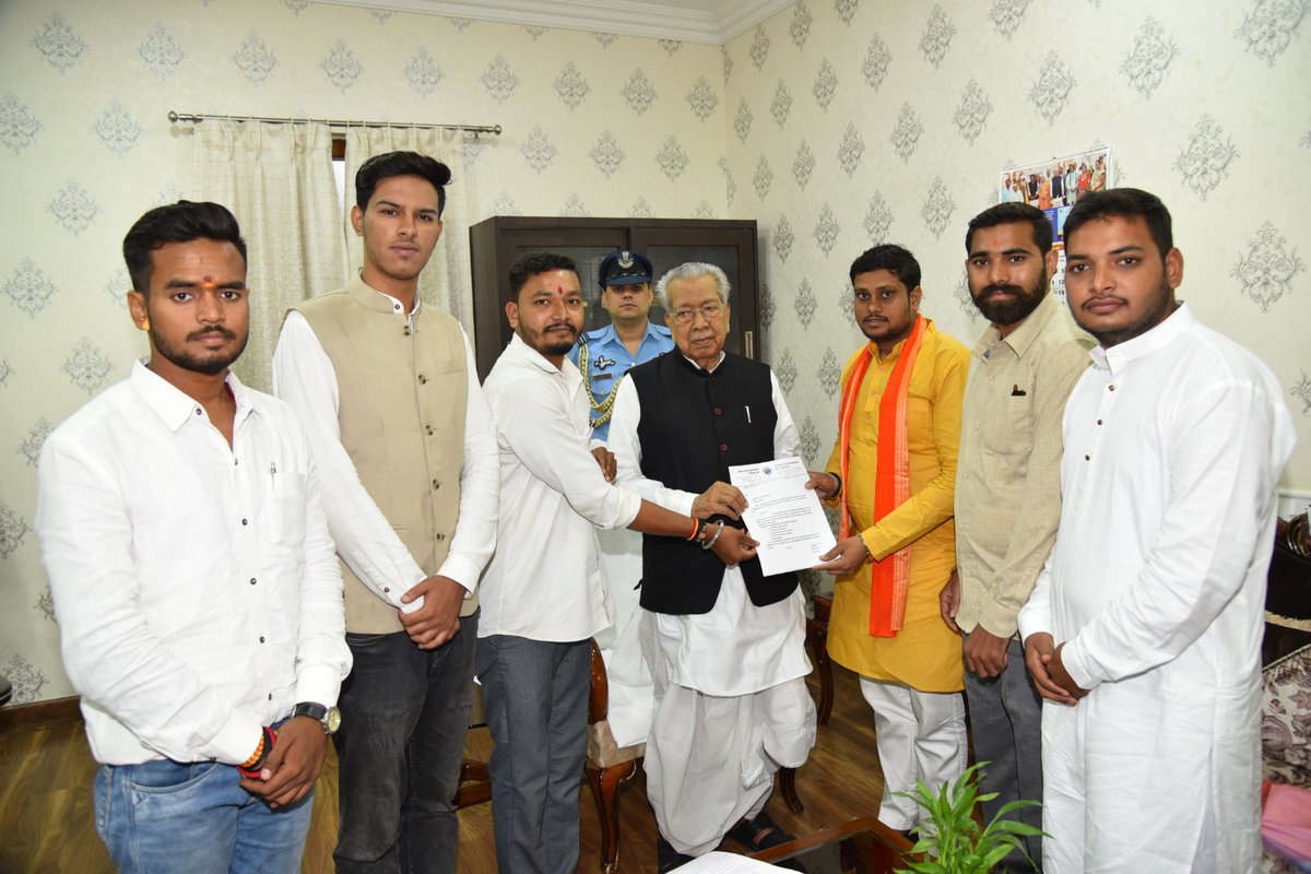 अखिल भारतीय विद्यार्थी परिषद  छत्तीसगढ़ प्रांत द्वारा स्वामी विवेकानंद तकनीकी विश्वविद्यालय छत्तीसगढ़ में मनमानी, भ्रष्टाचार, परिवारवाद के खिलाफ महामहिम राज्यपाल श्री बिस्वा भूषण हरिचंदन से मुलाकात कर कुलपति को बर्खास्त करने की मांग की गई।

#ABVPForStudents