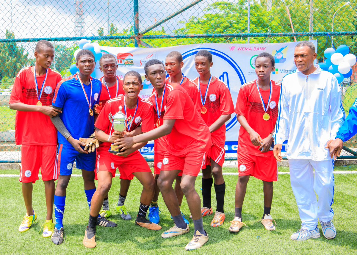 jm9foundation's tweet photo. MOTHERS WELFARE GROUP ARE JM9 CHAMPIONS 🥇🏆.
👉  Awarded by Permanent Secretary, MHA

Go harder next year!🙏
📍#socialinclusioncompetition2024 

#SocialInclusionCup2024 #JM9FootballFoundation #Champions #EmpoweringOrphans #equalityforall #socialintegration https://t.co/VxC5jh39oa