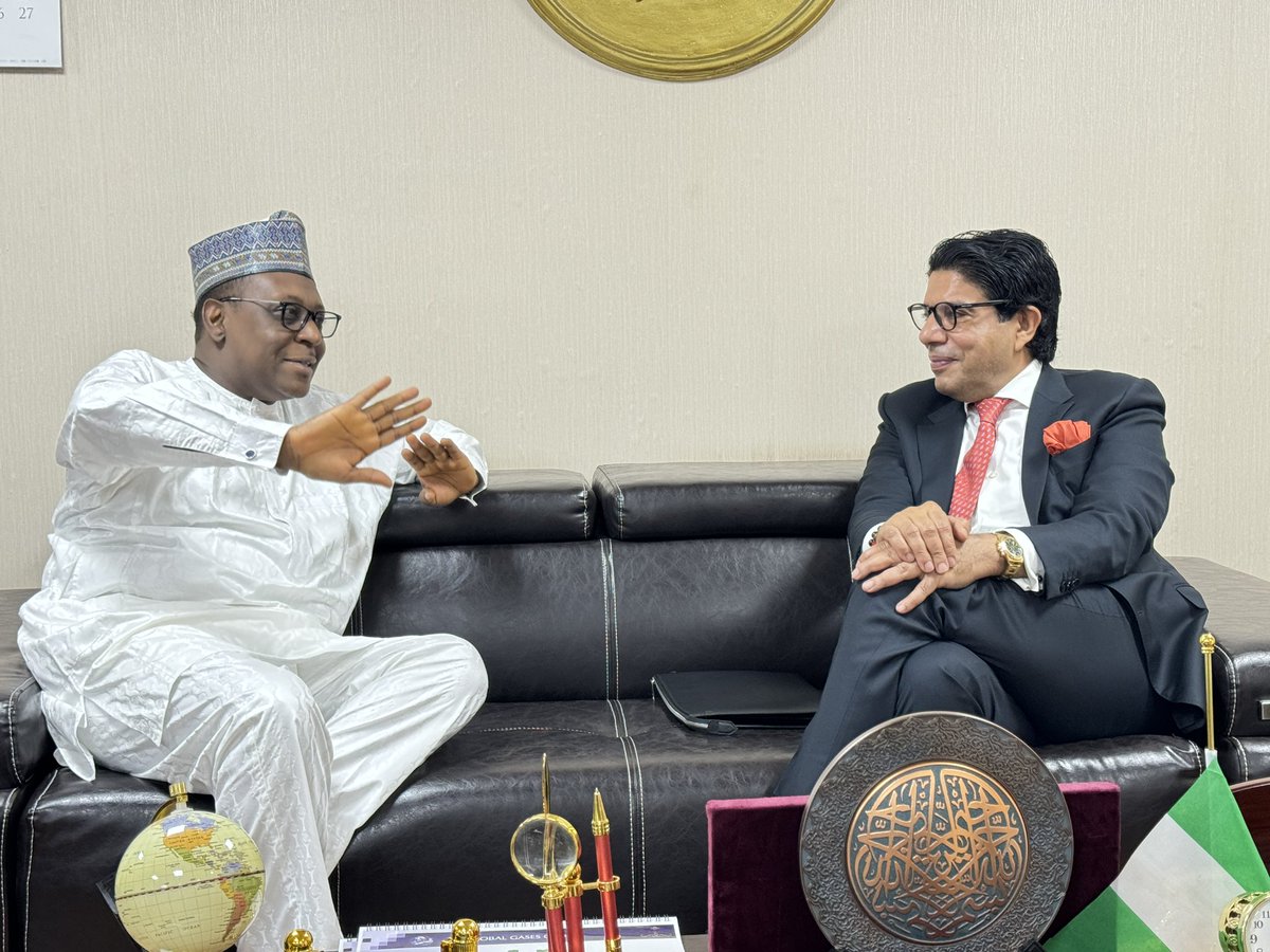 muhammadpate's tweet photo. We are excited to announce the signing of a Memorandum of Understanding (MoU) with the Global Gases Group, led by Mr. Deepak Mehta, to establish gas plants for the production of liquefied medical oxygen in Nigeria. This collaboration aims to ensure a steady and reliable supply of high-quality medical oxygen across the country.
This partnership is a game changer for Nigeria and the subregion and directly aligns with the Nigeria Health Sector Renewal Investment Initiative (#NHSRII) and the President’s @officialABAT @NigeriaGov Executive Order to unlock the healthcare value chain. The planned facilities, each capable of producing 100 tons per day, will be strategically located in 3 urban clusters located in North and South of Nigeria in the first phase. This will ensure that medical oxygen is accessible to a broader population, meeting both current and future demands.
The MoU outlines several key commitments from both parties. Global Gases Group (GGG) will complete feasibility studies and business case development, invest in technology, gas storage and distribution infrastructure, and provide necessary training and development for the project.
Utilizing cryogenic air separation technology, these plants will offer a sustainable, affordable, accessible, and scalable (SAAS) solution for medical-grade oxygen production. This technology provides higher purity levels (>99.5%) and reliability compared to traditional methods.
The project will also lay the groundwork for a more resilient and responsive healthcare system capable of withstanding future challenges such as pandemics.
Importantly, it will contribute to local skill development and job creation.
Reflecting on the #Covid_19 pandemic, many Nigerians and @CEDEAO_ECOWAS citizens suffered due to severe oxygen shortages.
We extend our heartfelt thanks to the leadership of Global Gases and Dr. Abdul Mukhtar @Dr_AbduMukhtar of the Presidential Value Chain Initiative (@PVAC_NG) for their pivotal roles in making this partnership a reality.