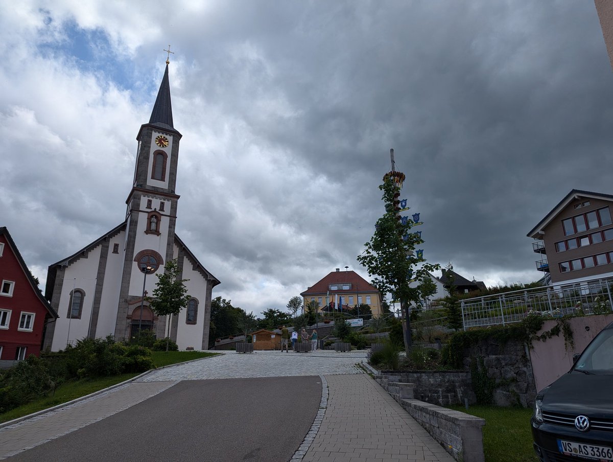 Freshly back from a 4-day writing retreat in the Black Forest with 3 fantastic colleagues 🏡✍️ A perfect blend of inspiration, focus, good food and beautiful nature. I highly recommend this for whoever is looking for a writing productivity boost, it certainly worked for us!