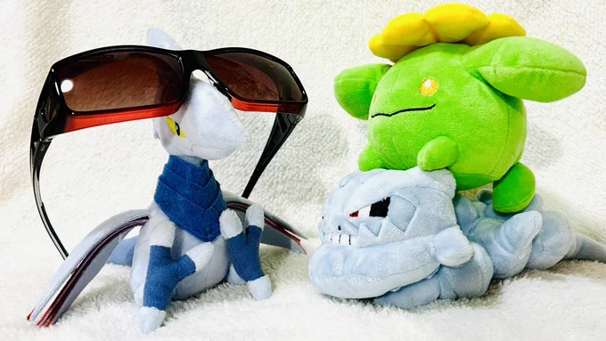 エアムドくん「5000円のサングラス3000円になってたから買っちゃった」 ハガネルくん「うんうん」 ポポちゃん「それもまた推し活ポポ〜」
