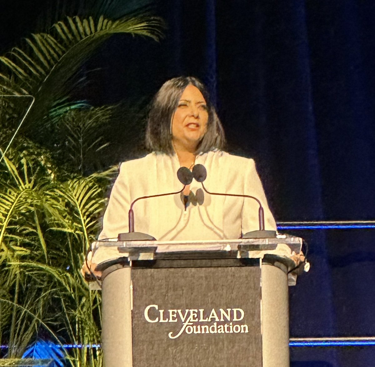 chrisronayne's tweet photo. βFirst of Allββ¦It was nice to see you @VictorBlackwell @cnn & the incredible @ValerieJarrett @CleveFoundation Annual Meeting in #CLE. Thanks @lilliankuri @CRHillJohnson for a special afternoon. Kudos to Victor Ruiz for receiving The Homer Wadsworth Award.
Leadership #InTheCLE https://t.co/ftR6whSuDt