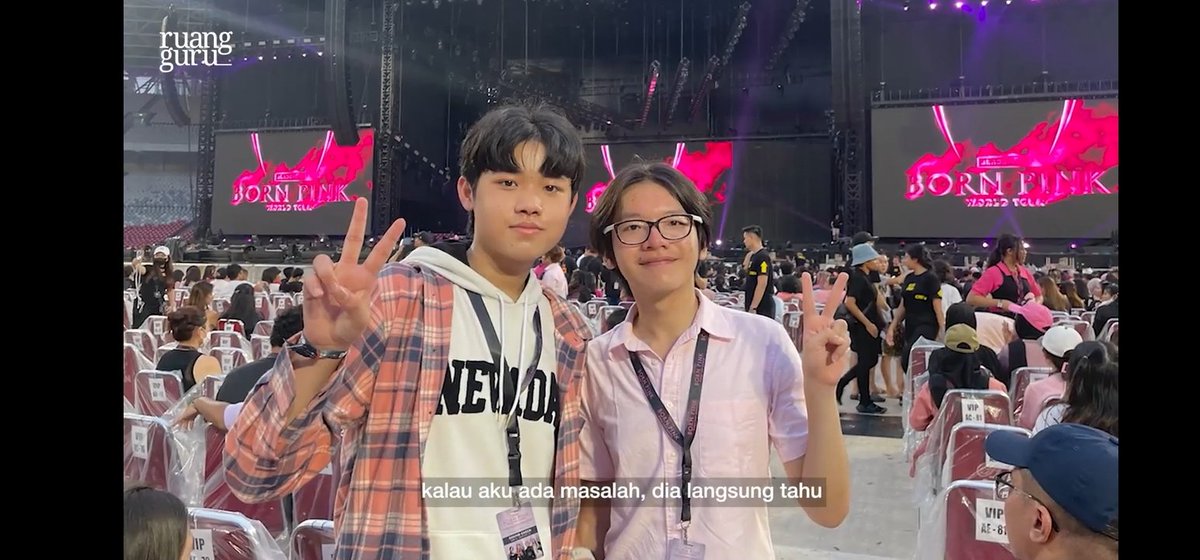 bubblyxellie's tweet photo. "karena kalau misalkan dia ada masalah, aku langsung tahu. kalau aku ada masalah, dia langsung tahu."

oh, how does it feel to have a friendship like that? :)

#axeleps6 #sandyeps6 #AXELOTS #sandy #clashofcampions https://t.co/SJjBJBiqdD