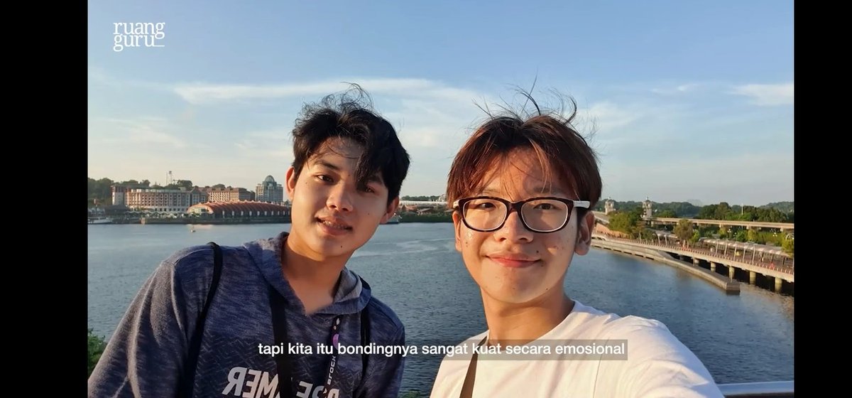 bubblyxellie's tweet photo. "karena kalau misalkan dia ada masalah, aku langsung tahu. kalau aku ada masalah, dia langsung tahu."

oh, how does it feel to have a friendship like that? :)

#axeleps6 #sandyeps6 #AXELOTS #sandy #clashofcampions https://t.co/SJjBJBiqdD