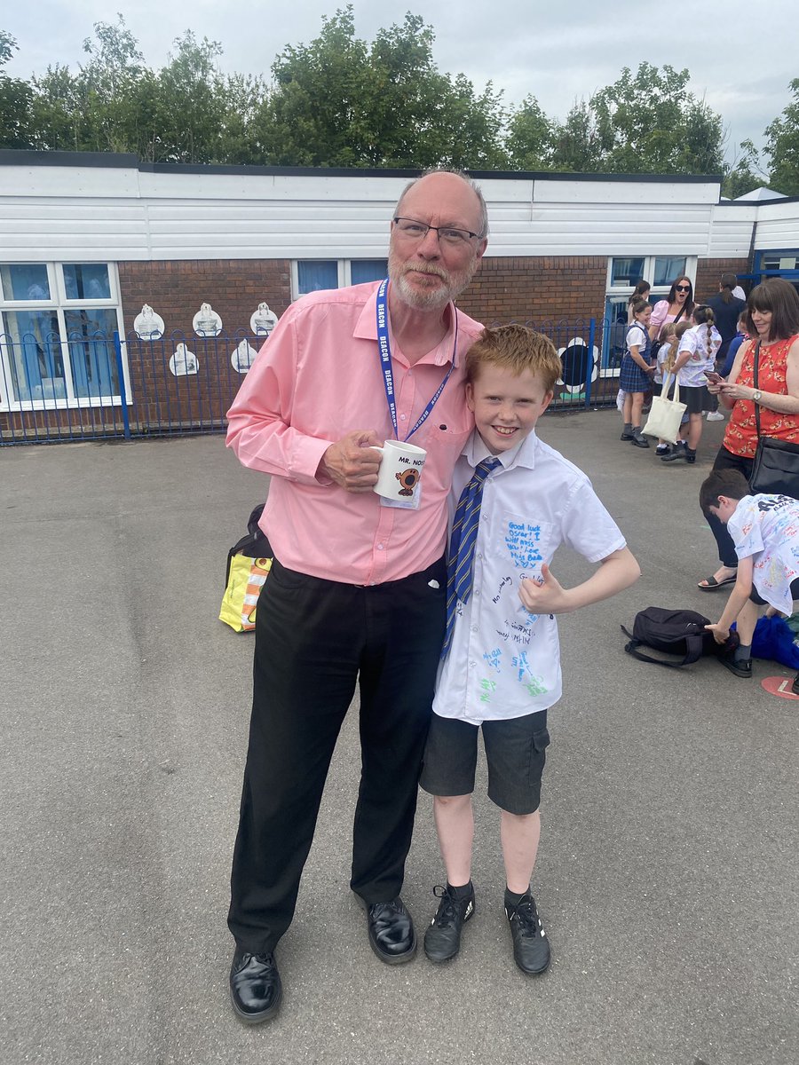 Nicolapower_'s tweet photo. Yesterdays school run was very emotional, there will be tears at the final school run this afternoon! @saintoswalds 💙💛 https://t.co/mRHW4t7UmL