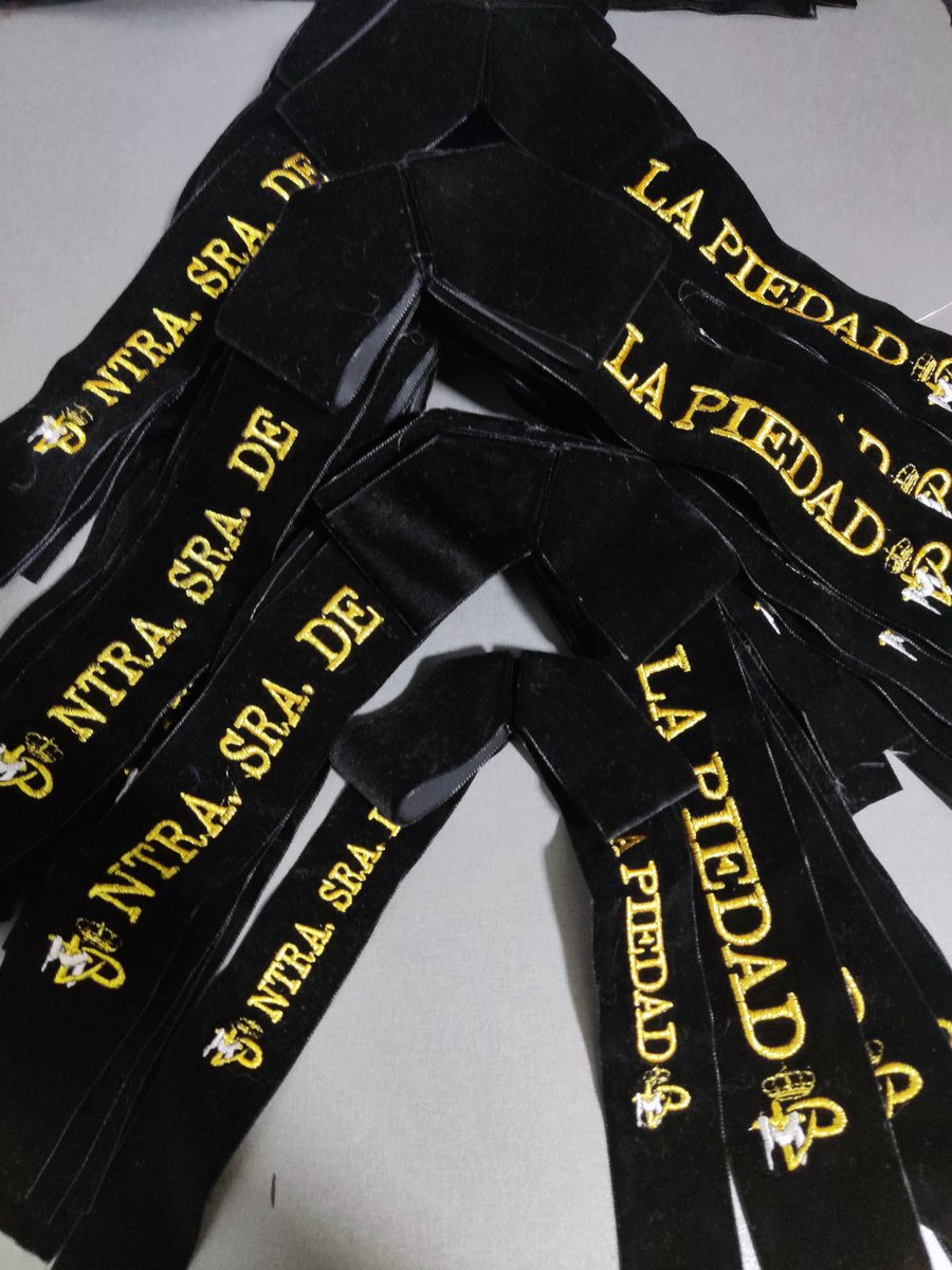 Lazos bordados en terciopelo y montados en pasadores para la <a href="/ampiedadoliva/">A.M.Ntra.Sra.Piedad</a>

Contáctanos para hacer los de tu banda, hermandad o cofradía ☺️

#bordado #cofrade #bandas #personalizados