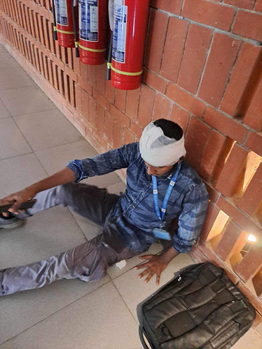mew_meew_meow's tweet photo. Students of BRAC University were under attack. These pictures were taken yesterday on 18th july 2024.
#BRAC #BRACUNIVERSITY #Bangladesh #BangladeshBleeding #Bangladeshstudentprotest #SaveBangladeshiStudents #StarLinkforBangladesh https://t.co/9PmpRO06jE