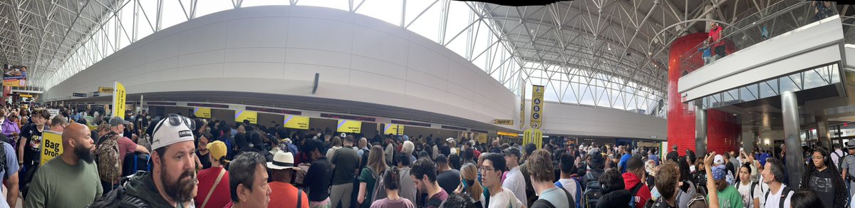 BryanEndreson's tweet photo. @bwi #baltimore airport.. a bit of stalled chaos. 
“Should I stay or should I go?” https://t.co/HwCsyhPwDu
