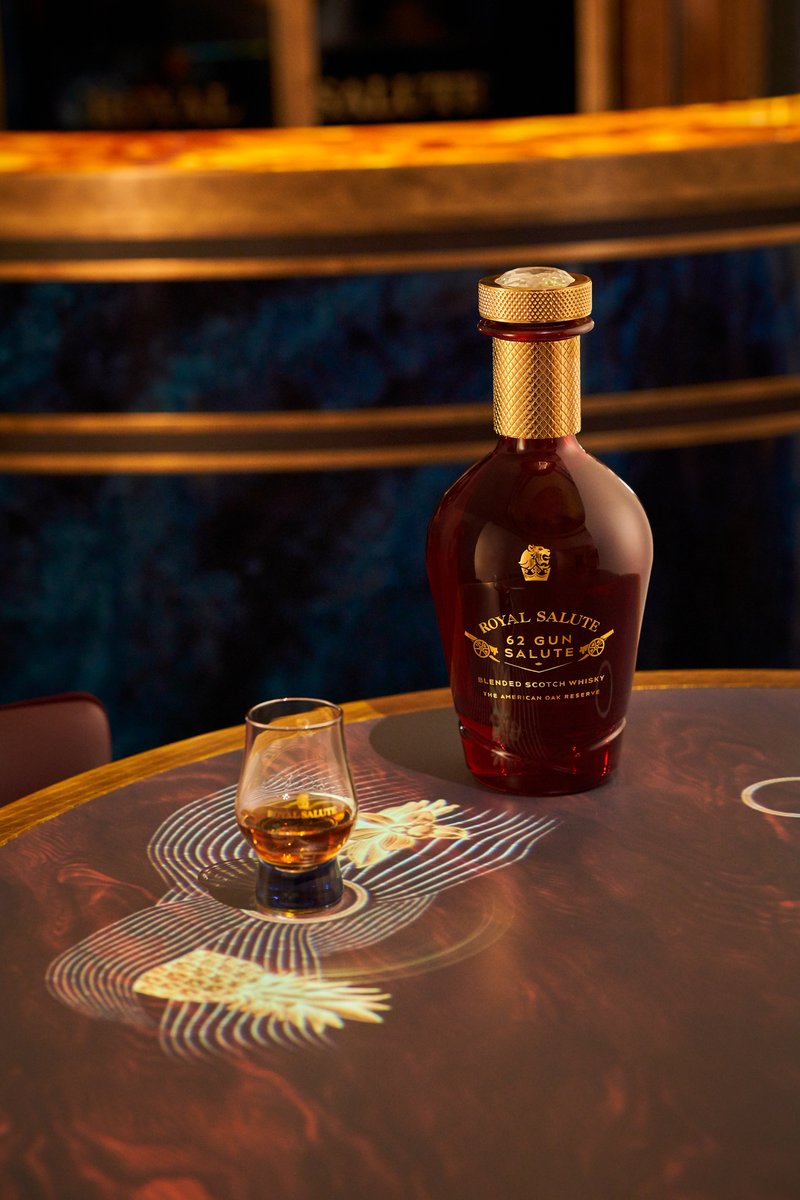 The American Oak Reserve is carefully composed to evoke the powerful experience of watching the gun salute ceremony, with a higher proportion of whisky aged exclusively in the finest American Oak to amplify its powerful flavour.