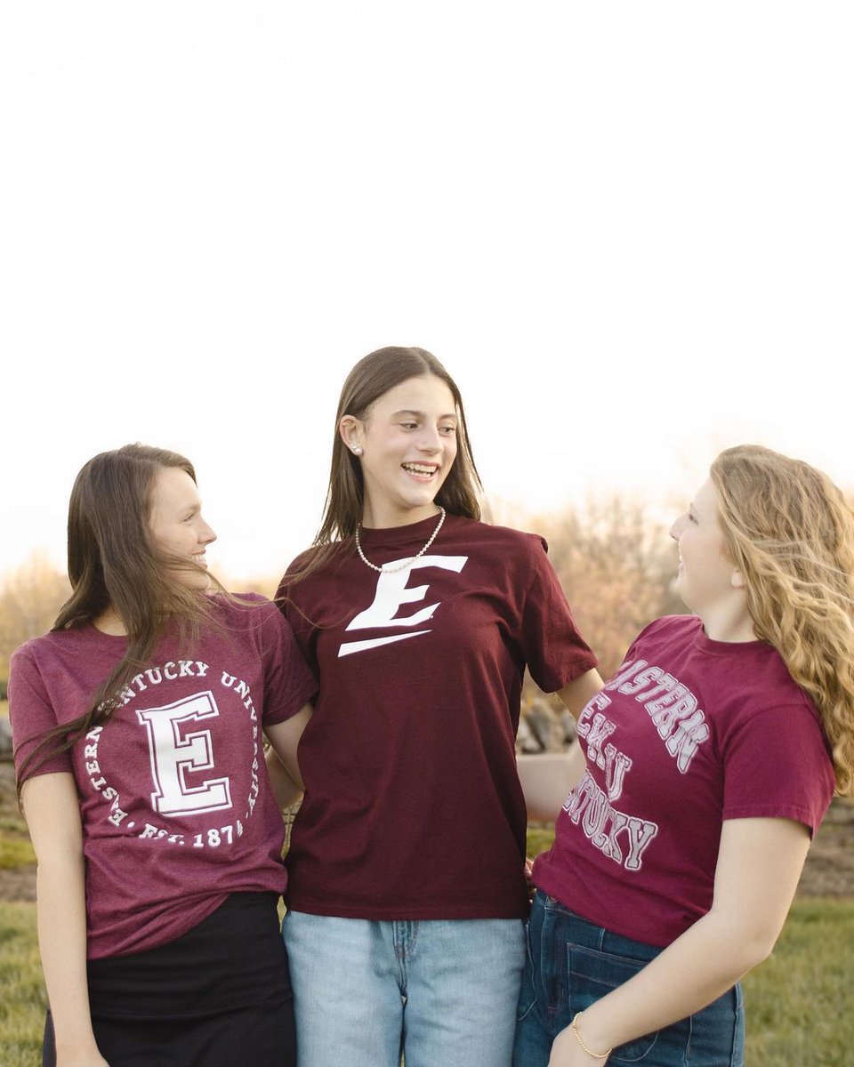 eku's tweet photo. It’s hard to believe it, but classes begin just ONE MONTH from today! Who else is ready to be back on the #CampusBeautiful? We know these #FutureColonels are. 🙌📚 #EKU #FutureColonel #IncomingFreshmen https://t.co/ArzCSsJZQ9
