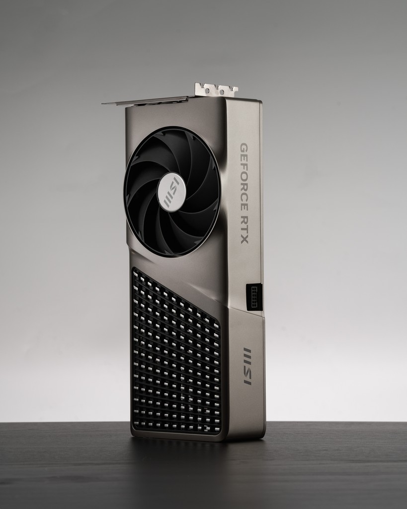 Was für eine schlanke und elegante Schönheit🌟 Vielen Dank an <a href="/modsbyben/">modsbyben</a> für diese atemberaubenden Aufnahmen von EXPERT.

#RTX40 #MSIGraphicsCard #EXPERT