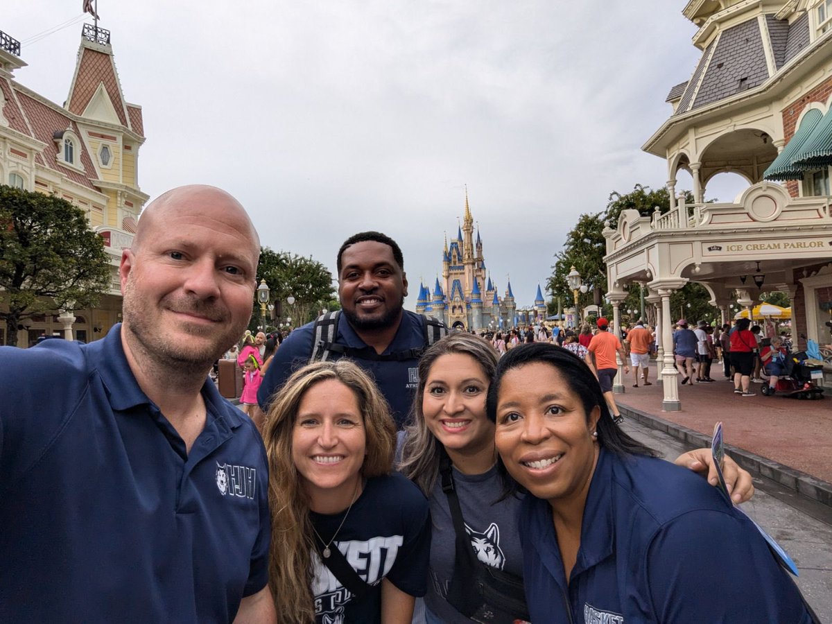 AP_Skelton19's tweet image. Had a great time this week in Orlando at Jostens Renaissance!! #JRGC Our team is leaving with an abundance of ideas ready to take back to HJH to start the school year strong! #WeAreHaskett #HJHSUMMER24 💙🎉🐾 @J_Renaissance