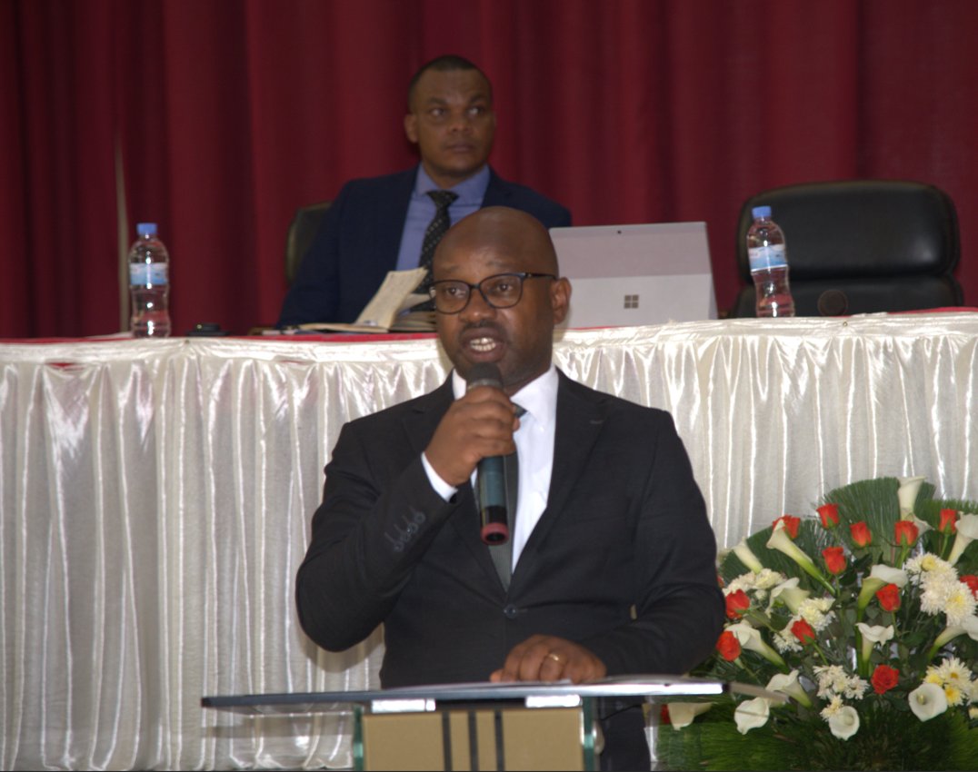 BailiffsRwanda's tweet photo. 1/2
Mu nama y'Inteko rusange ya #PBA,Umunyamabanga uhoraho muri @Rwanda_Justice akaba n'intumwa nkuru yungirije ya Leta @mboneratheo yashimye uruhare rw'Abahesha b'Inkiko mu butabera, cyakora anenga bake muri bo bagikora amakosa akomeye nko kugundira ubwishyu bw'abo bishyuriza. https://t.co/HmRmnZRoYL