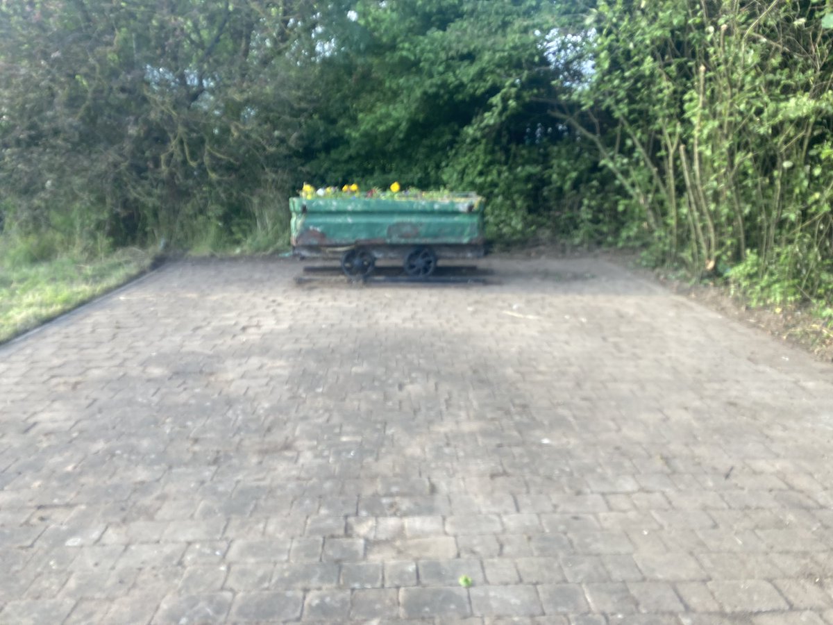thomasistyping's tweet image. @StavesGlyn and Community Payback have done a FANTASTIC job at cutting back overgrowth in Thurcroft. There is a sense of pride seeing our pit tub sitting proudly rather than blending into the background! Next up, block paving clean and pit tub maintenance :)