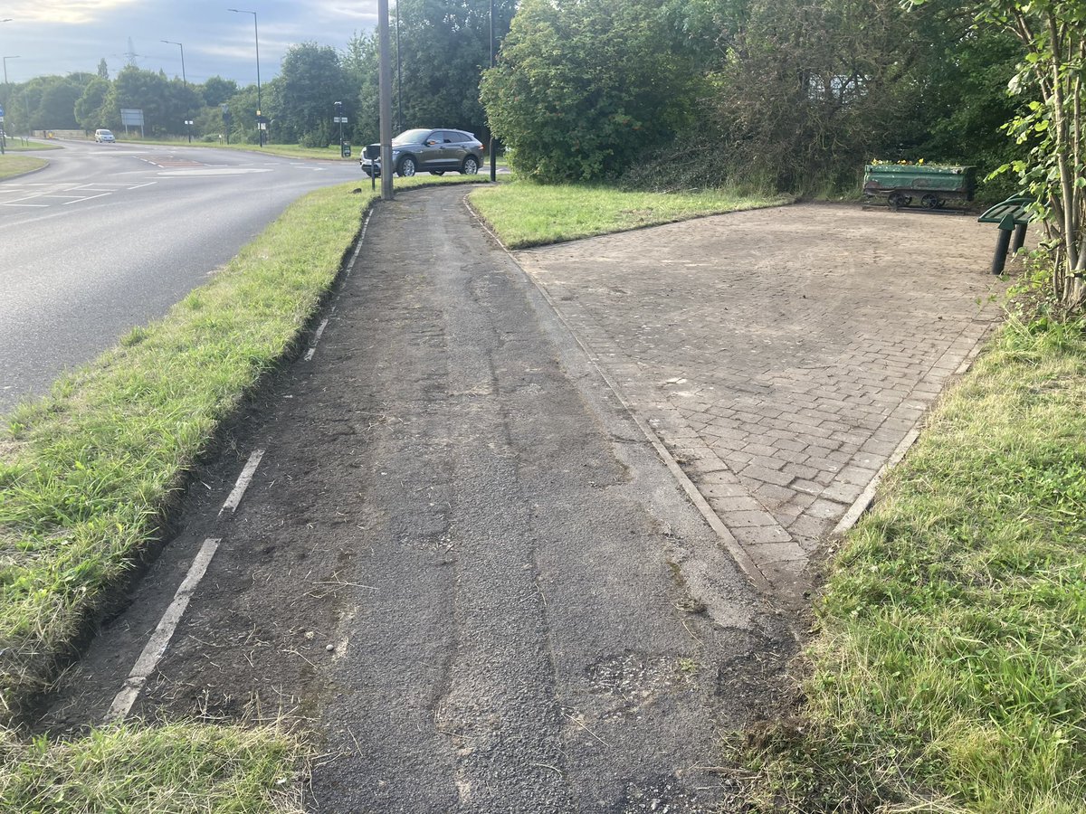thomasistyping's tweet image. @StavesGlyn and Community Payback have done a FANTASTIC job at cutting back overgrowth in Thurcroft. There is a sense of pride seeing our pit tub sitting proudly rather than blending into the background! Next up, block paving clean and pit tub maintenance :)