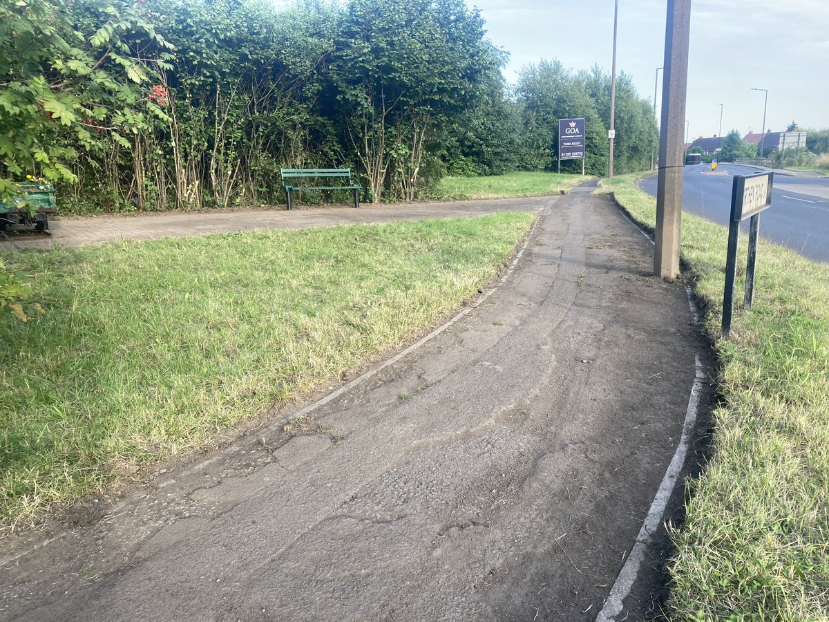 thomasistyping's tweet image. @StavesGlyn and Community Payback have done a FANTASTIC job at cutting back overgrowth in Thurcroft. There is a sense of pride seeing our pit tub sitting proudly rather than blending into the background! Next up, block paving clean and pit tub maintenance :)