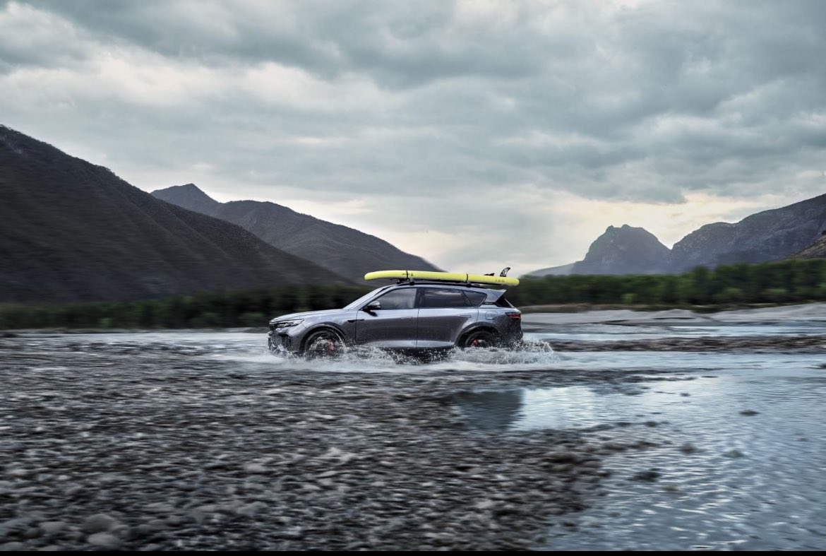VOYAH_Global's tweet photo. City drive or outdoor adventures, VOYAH FREE 318's dual-motor intelligent 4WD system can take you there with ease and comfort. Now let us know your favorite spot!
🔗https://t.co/mwuzXCsvrW

#voyahglobal #voyah #voyahfree #explore #outdoor #adventure #EV #sustainable #tech #relax https://t.co/ddZGC986Lm