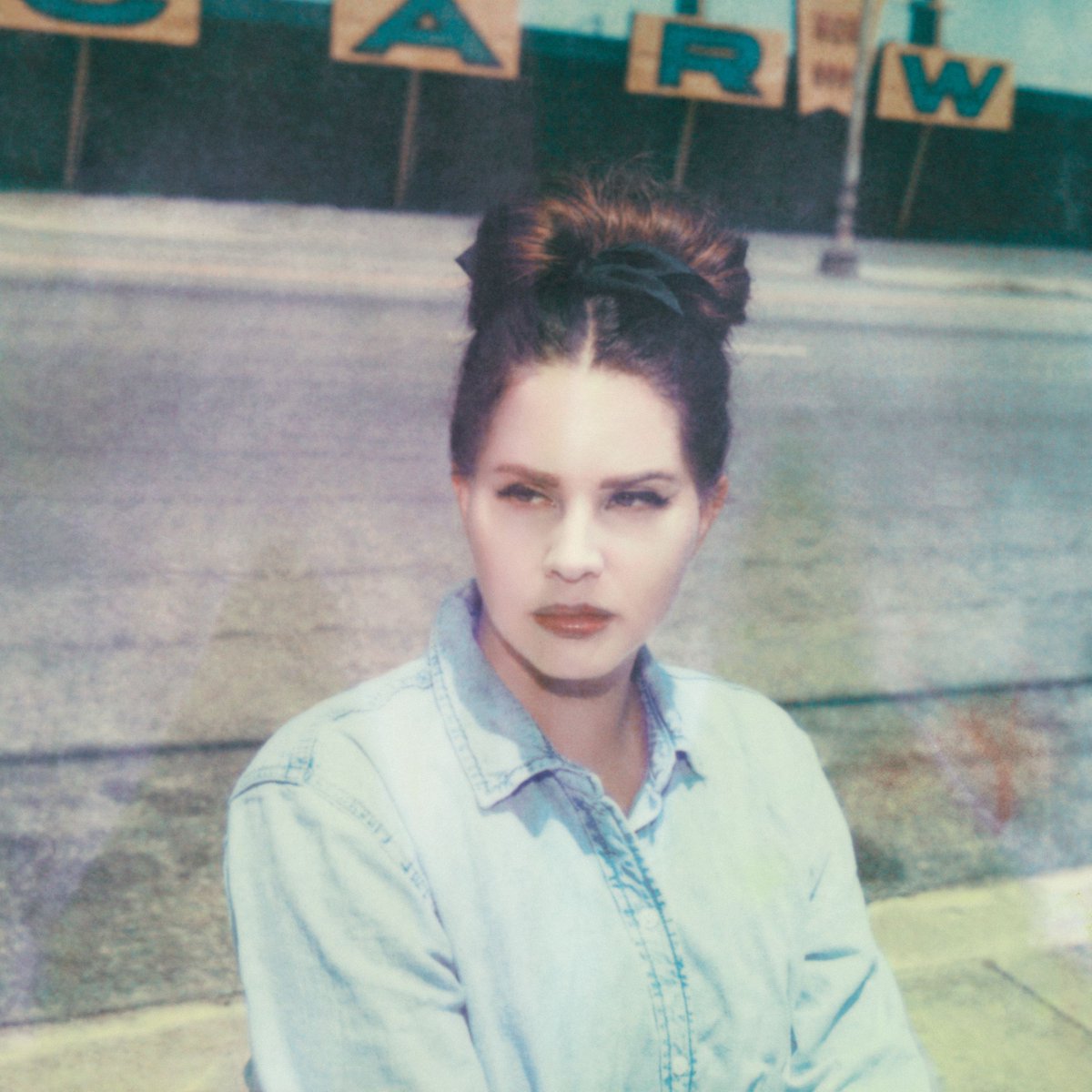 oneononemusic's tweet photo. Who else can't wait to see Actual Lana Del Rey headline Reading and Leeds Festival this summer? 

📷  Neil Krug https://t.co/jn4kF0fvM5