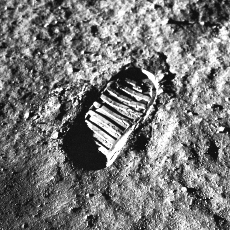 LifeAtPurdue's tweet photo. “That’s one small step for a man, one giant leap for mankind.” 🚀 

@PurdueAeroAstro alumnus Neil Armstrong became the first person to set foot on the moon on July 20, 1969. 🌕 

See more of the Apollo 11 mission and learn about Armstrong’s legacy at #Purdue. ⬇️