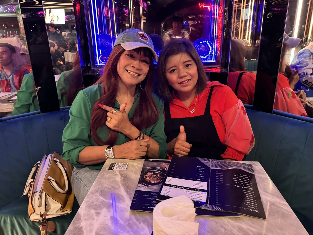 mahap13380's tweet photo. Mae Bow and P’Mai are ready to dance. แม่โบว์กับพี่ไม้ พร้อมแล้วงับ✌️🤍

#DaadWarMunDee1stConcert
#ปลายฟ้าวราหะ #อิงฟ้ามหาชน @daaddeaw1 https://t.co/887pYczTNo