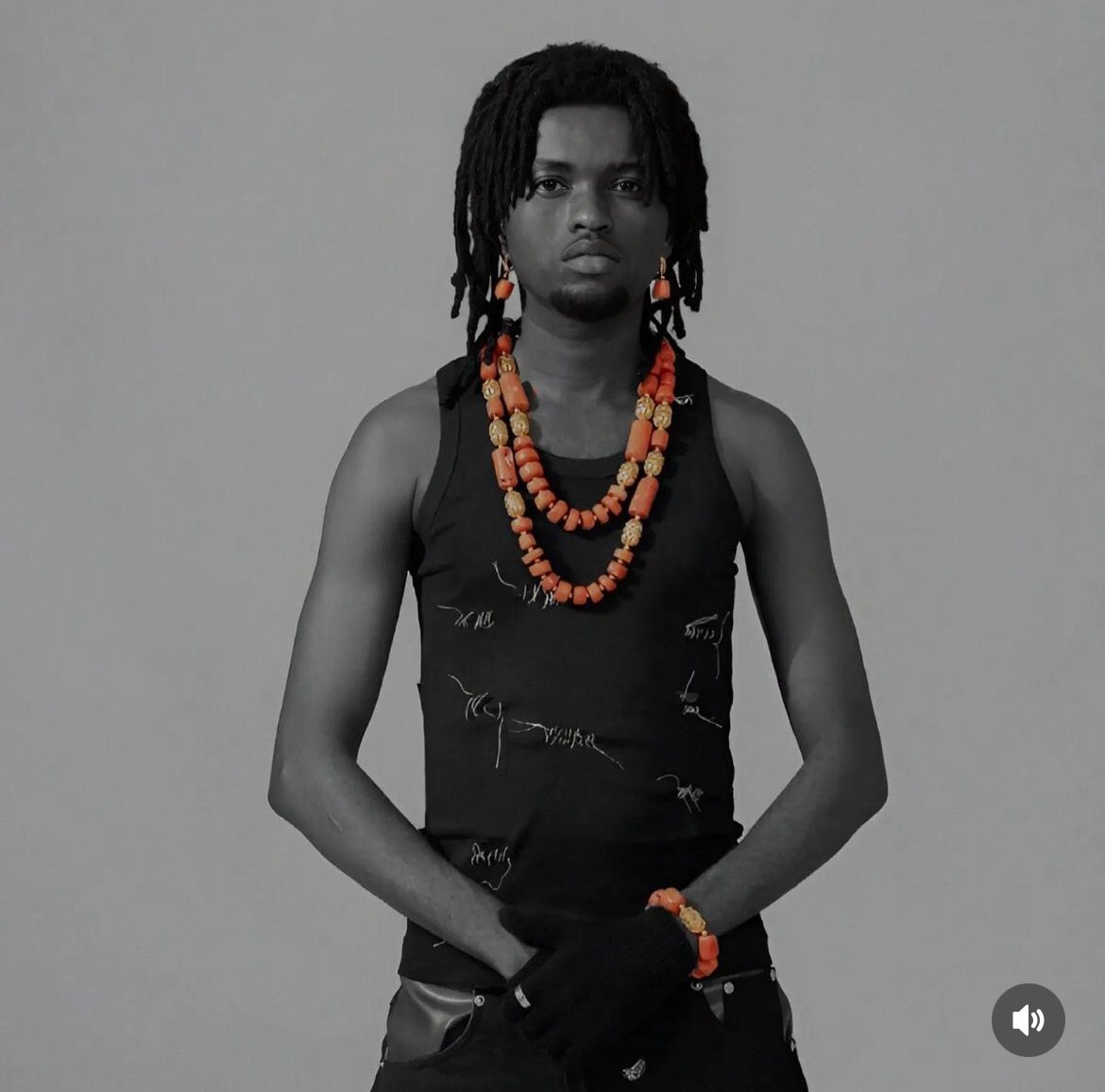 GlowMoist's tweet photo. - @zhusjdo's fashion sense proves he's not just musically talented but also a style icon #DivinePree https://t.co/8x4vBb000U