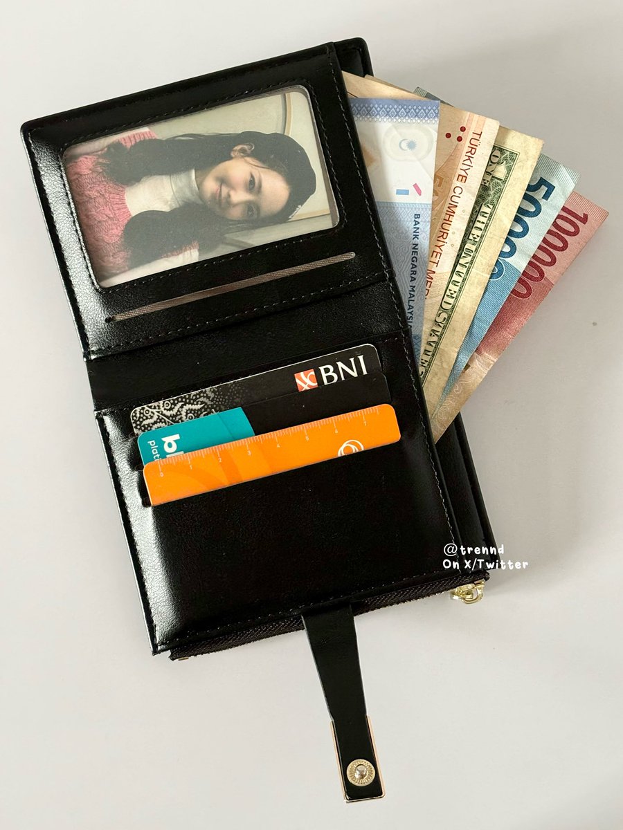 trennd's tweet photo. Dengan harga 60an udah dapet dompet simpel dan cantik ini!!! 🥰 
📎 https://t.co/jhpgmkxzJ9

Dalem dompetnya muat banyak termasuk uang kertas, kartu &amp; uang koin, bahannya bagus &amp; ada 7 pilihan warna, worth to buy! 💗✨ https://t.co/fkFVO5ZrNf