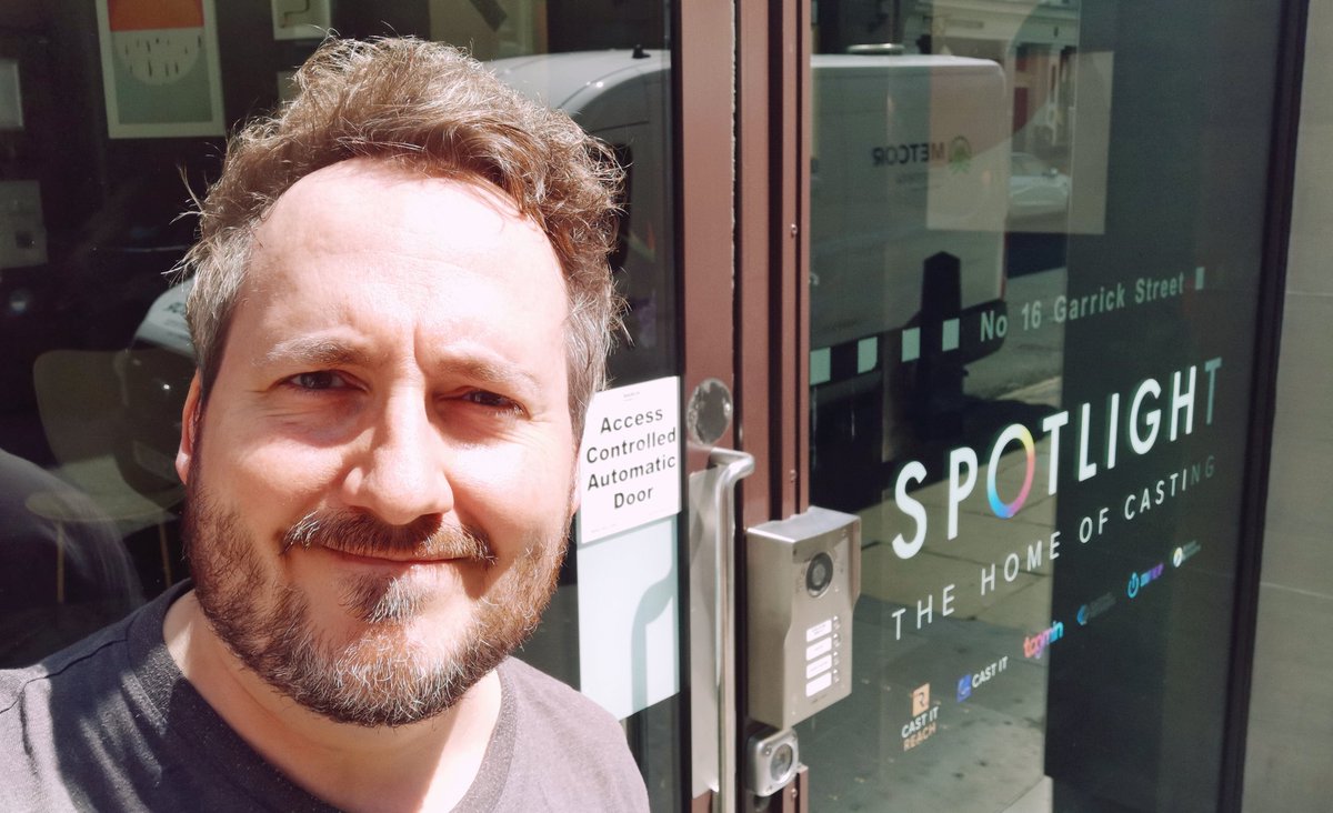 Robin_J_March's tweet photo. A barmy 30°C in #London! Perfect for a UK TV commercial #recall at @spotlightuk. Thanks @hammondcox for seeing me again, I hope the rest of your day goes well. Thanks to my agent @V_S_Management. Now I must find somewhere out of everyone's way to melt.
#actor #audition #TeamVS https://t.co/l7E9VRLkcD