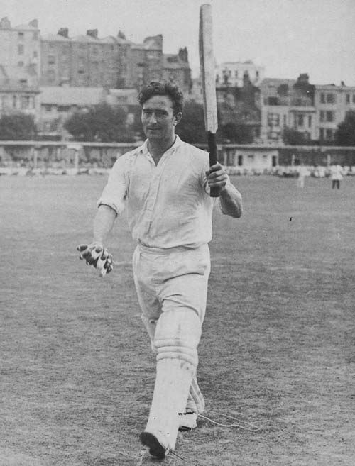 talksports45's tweet photo. Ranji Trophy, is the premier domestic tournament of India, but did you know that a few foreign players have also appeared in the prestigious Indian domestic tournament. Here's a short thread on foreign/overseas players who have featured in the coveted tournament.  (1/n) #CricketTwitter #RanjiTrophy